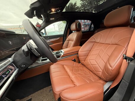 2024 BMW 7 серии 740i xDrive VII (G70), чёрный, 11140000 рублей, вид 5