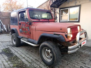 1992 Jeep Wrangler I (YJ), красный, 699000 рублей, вид 1