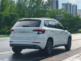2022 Skoda Karoq I Рестайлинг, белый, 1995000 рублей, вид 4
