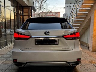2019 Lexus RX 300 IV Рестайлинг, белый, 4800000 рублей, вид 4