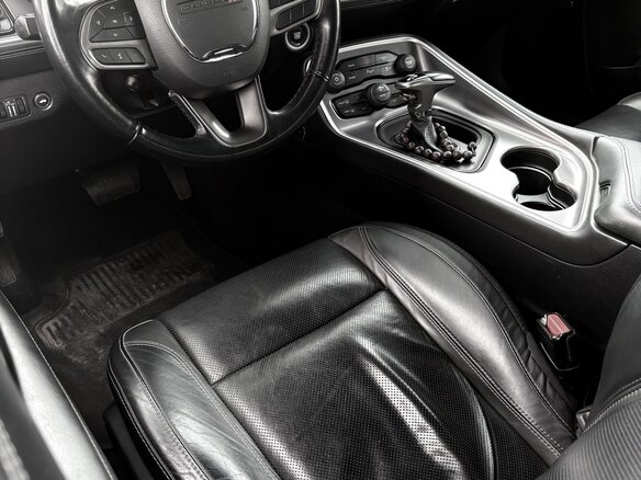 2019 Dodge Challenger III Рестайлинг 2, красный, 2650000 рублей - вид 4