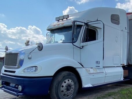 2003 Freightliner Columbia, белый, 1500000 рублей, вид 1