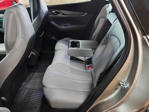 2026 Geely Galaxy M7, серый - вид 13