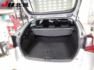 2021 Toyota Prius IV Рестайлинг (XW50), серебристый, 1744879 рублей, вид 5