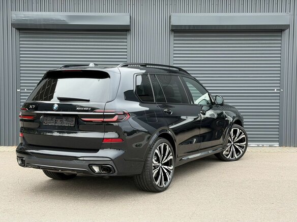 2026 BMW X7 40d I (G07) Рестайлинг, чёрный - вид 3