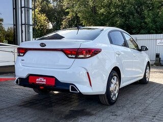 2020 Kia Rio IV Рестайлинг, белый, 1359000 рублей, вид 3