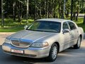 2004 Lincoln Town Car III Рестайлинг, серебристый, 2800000 рублей - вид 1