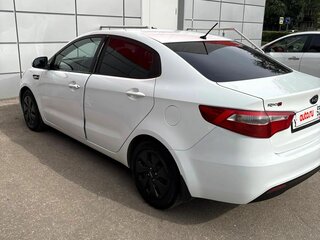 2013 Kia Rio III, белый, 699000 рублей, вид 3