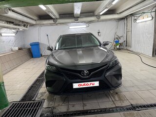 2020 Toyota Camry US Market VIII (XV70), серый, 2450000 рублей, вид 1