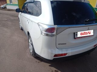 2014 Mitsubishi Outlander III Рестайлинг, белый, 1365000 рублей, вид 5