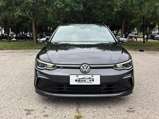 2022 Volkswagen Golf VIII, чёрный, 1710000 рублей, вид 2