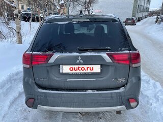 2017 Mitsubishi Outlander III Рестайлинг 2, серый, 2200000 рублей, вид 3