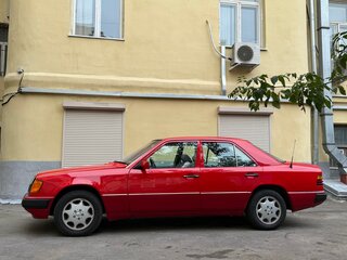 1991 Mercedes-Benz W124 200, красный, 1300000 рублей, вид 5