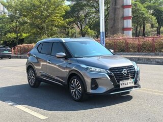 2023 Nissan Kicks I Рестайлинг, серебристый, 2070000 рублей, вид 3