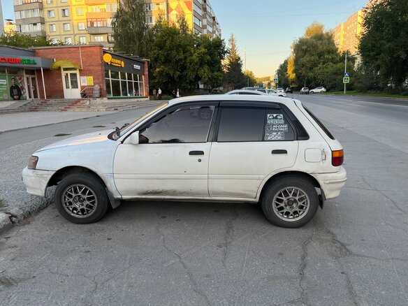 1990 Toyota Starlet IV (P80), белый - вид 3