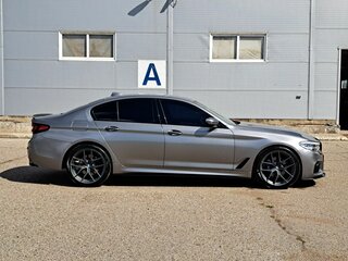 2018 BMW 5 серии 530d xDrive VII (G30/G31/G38), серый, 4157900 рублей, вид 4