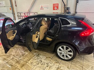 2017 Volvo V40 II Рестайлинг, чёрный, 1550000 рублей, вид 4