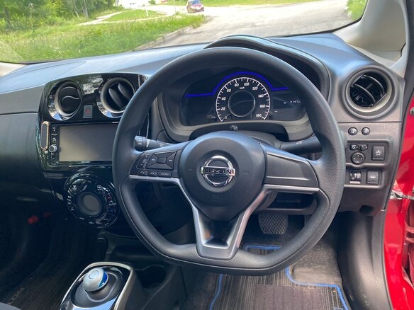 2018 Nissan Note e-Power II Рестайлинг, красный, 1620000 рублей - вид 16