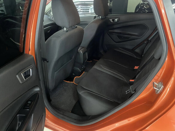2016 Ford Fiesta Mk6 Рестайлинг, оранжевый - вид 16