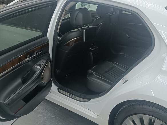 2017 Genesis G90 I, белый, 2500000 рублей - вид 16