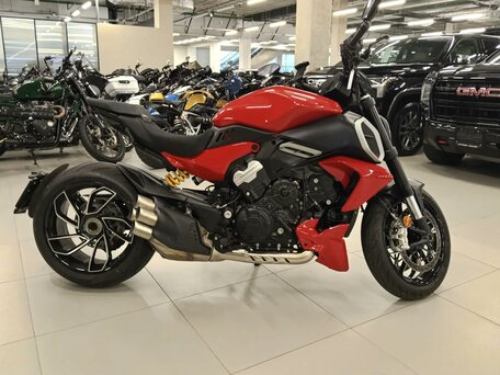 2022 Ducati Diavel V4, красный, 2370000 рублей, вид 4