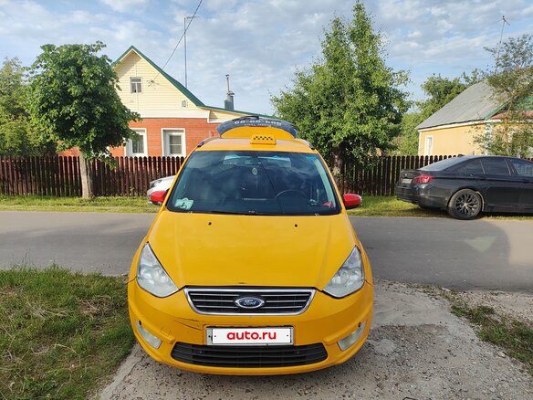 2014 Ford Galaxy II Рестайлинг, жёлтый, 535000 рублей - вид 3