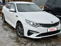 2019 Kia Optima IV Рестайлинг, белый, 1650000 рублей - вид 2