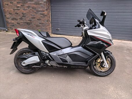 2017 Aprilia SRV 850, серебристый, 625000 рублей, вид 5