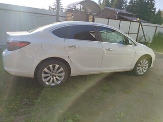 2013 Opel Astra J Рестайлинг, белый, 550000 рублей, вид 4