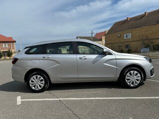 2024 Lada (ВАЗ) Vesta SW I Рестайлинг (NG), серебристый, 1390000 рублей, вид 4