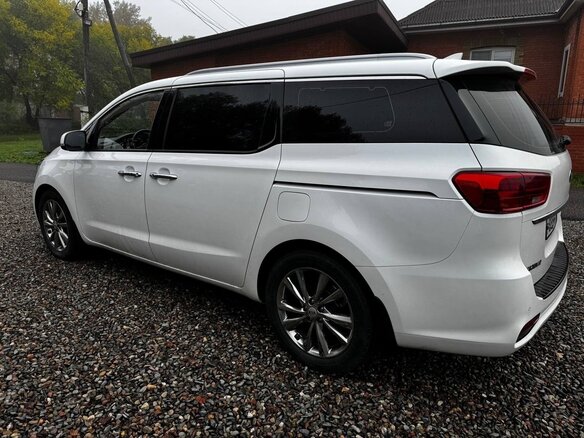 2019 Kia Carnival III, белый, 2600000 рублей - вид 4