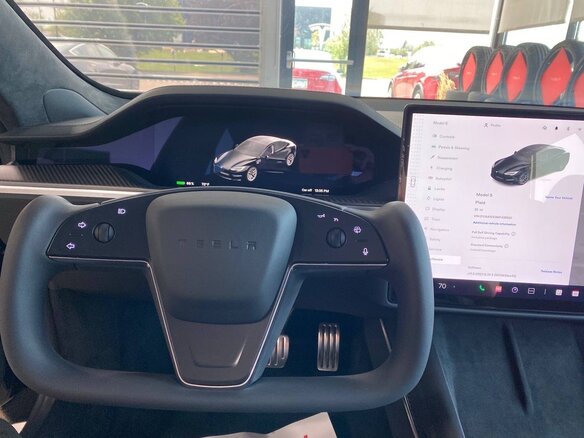 2021 Tesla Model S Plaid I Рестайлинг 2, чёрный - вид 4