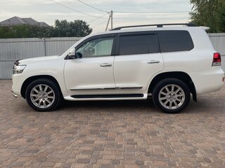 2019 Toyota Land Cruiser 200 Series Рестайлинг 2, белый, 6000000 рублей, вид 5