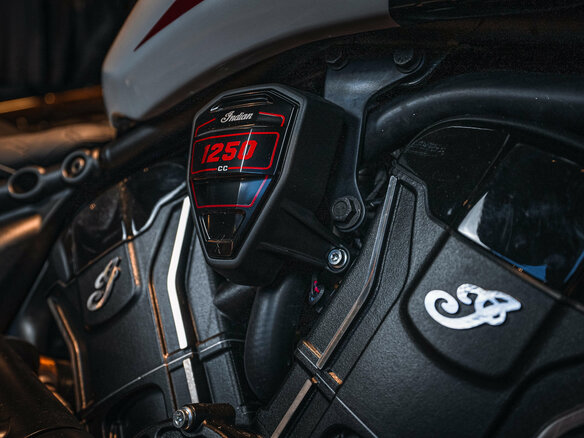 2025 Indian Scout, белый - вид 12