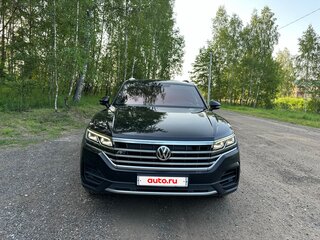 2018 Volkswagen Touareg III, чёрный, 5280000 рублей, вид 2