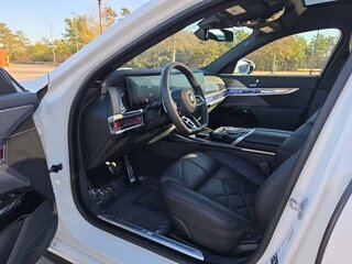 2025 BMW 7 серии 740i xDrive VII (G70), белый, 11108843 рублей, вид 4