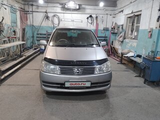 2003 Nissan Liberty, серебристый, 800000 рублей, вид 2