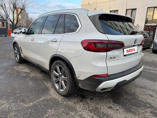 2019 BMW X5 30d IV (G05/G18), белый, 4850000 рублей, вид 4