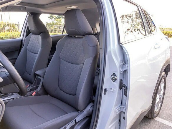 2026 Toyota Corolla Cross I Рестайлинг, белый, 3790000 рублей - вид 4