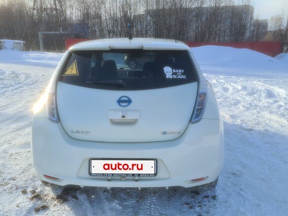 2011 Nissan Leaf (EM61) I (ZE0/AZE0), белый, 750000 рублей - вид 10