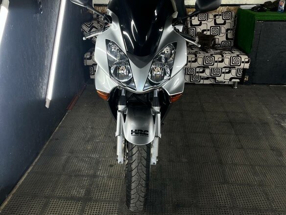 2005 Honda VFR 800, серебристый, 520000 рублей - вид 6