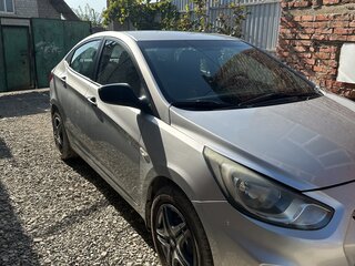 2014 Hyundai Solaris I, серебристый, 700000 рублей, вид 2
