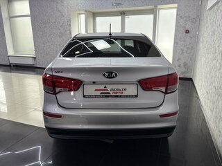 2015 Kia Rio III Рестайлинг, серебристый, 1299000 рублей, вид 4