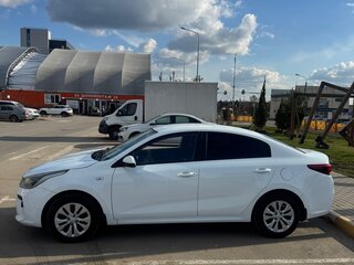 2019 Kia Rio IV, белый, 1090000 рублей, вид 4