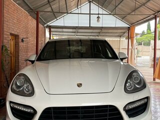 2011 Porsche Cayenne Turbo II (958), белый, 2400000 рублей, вид 2