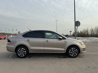 2018 Volkswagen Polo V Рестайлинг, бежевый, 1450000 рублей, вид 4