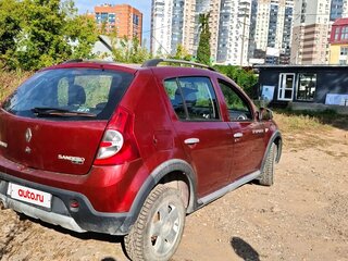 2013 Renault Sandero Stepway I, красный, 850000 рублей, вид 4