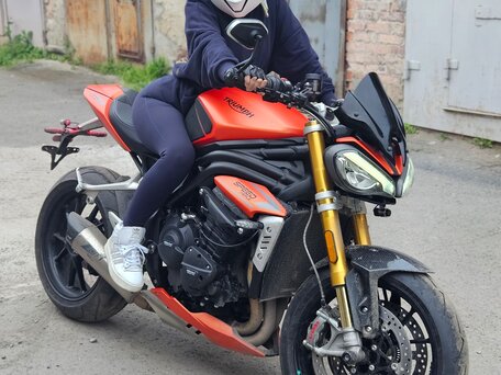 2023 Triumph Speed Triple, оранжевый, 1600000 рублей, вид 1