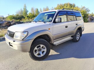 2000 Toyota Land Cruiser Prado 90 Series Рестайлинг, серебристый, 1500000 рублей, вид 1