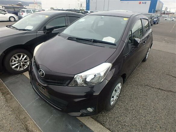 2013 Toyota Vitz III (XP130), красный, 850000 рублей - вид 31